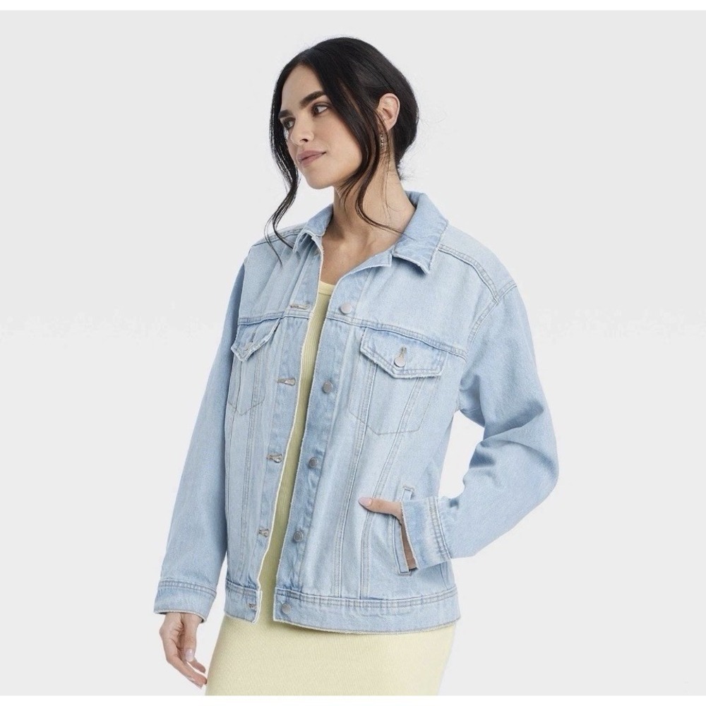 NWT Women's Universal Thread Size XS Oversized 90s Baggy Trucker Denim Jacket
